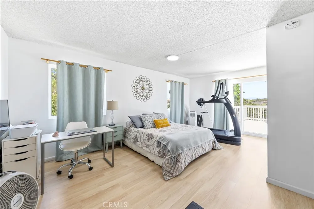 4201 W Oak Fullerton, CA 92833