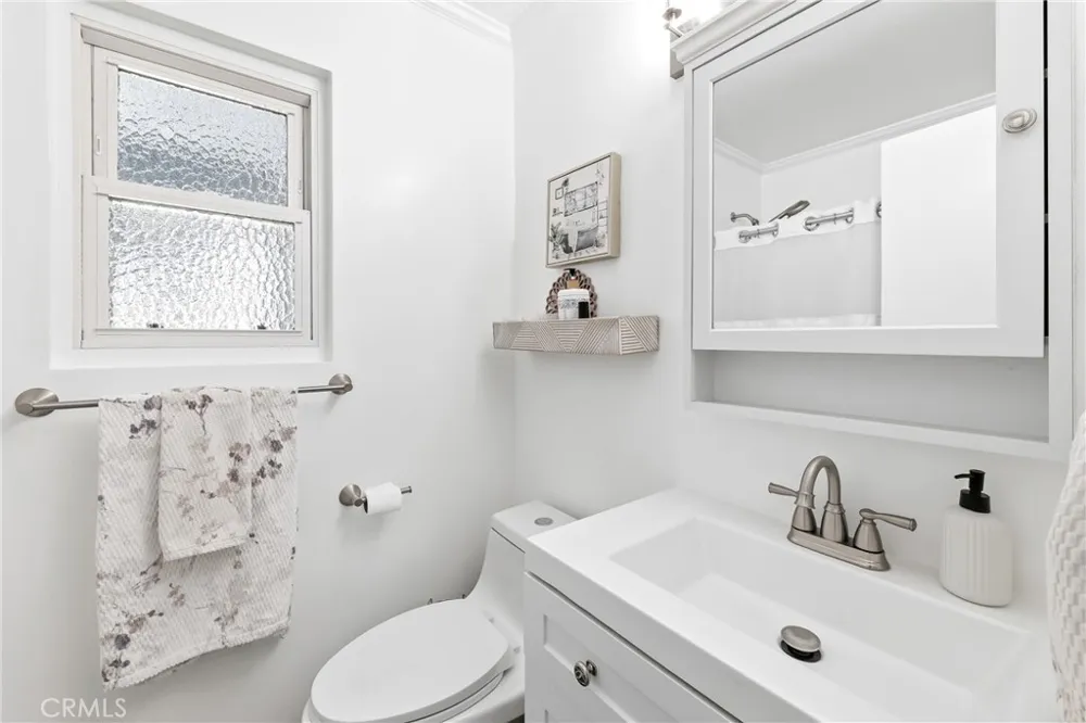 4201 W Oak Fullerton, CA 92833