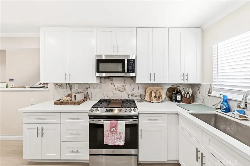4201 W Oak Fullerton, CA 92833