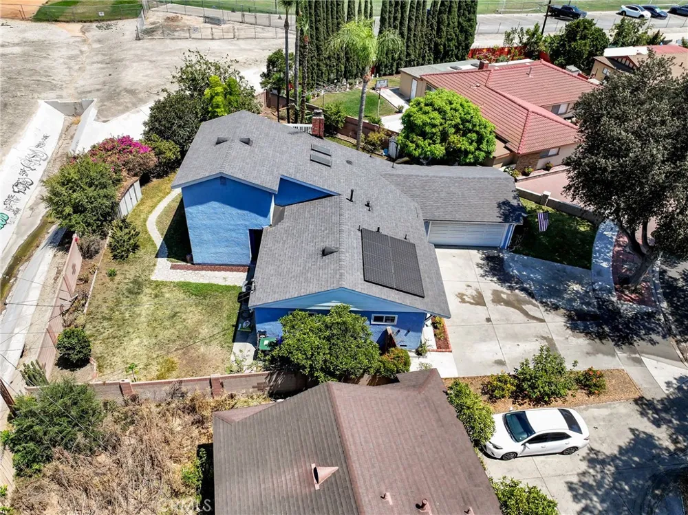 4201 W Oak Fullerton, CA 92833