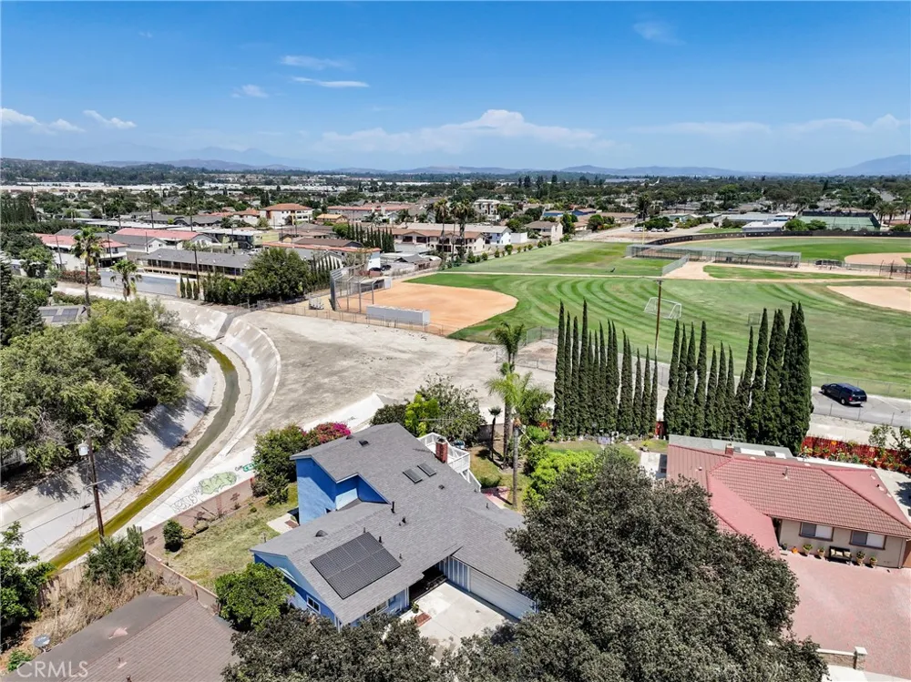 4201 W Oak Fullerton, CA 92833