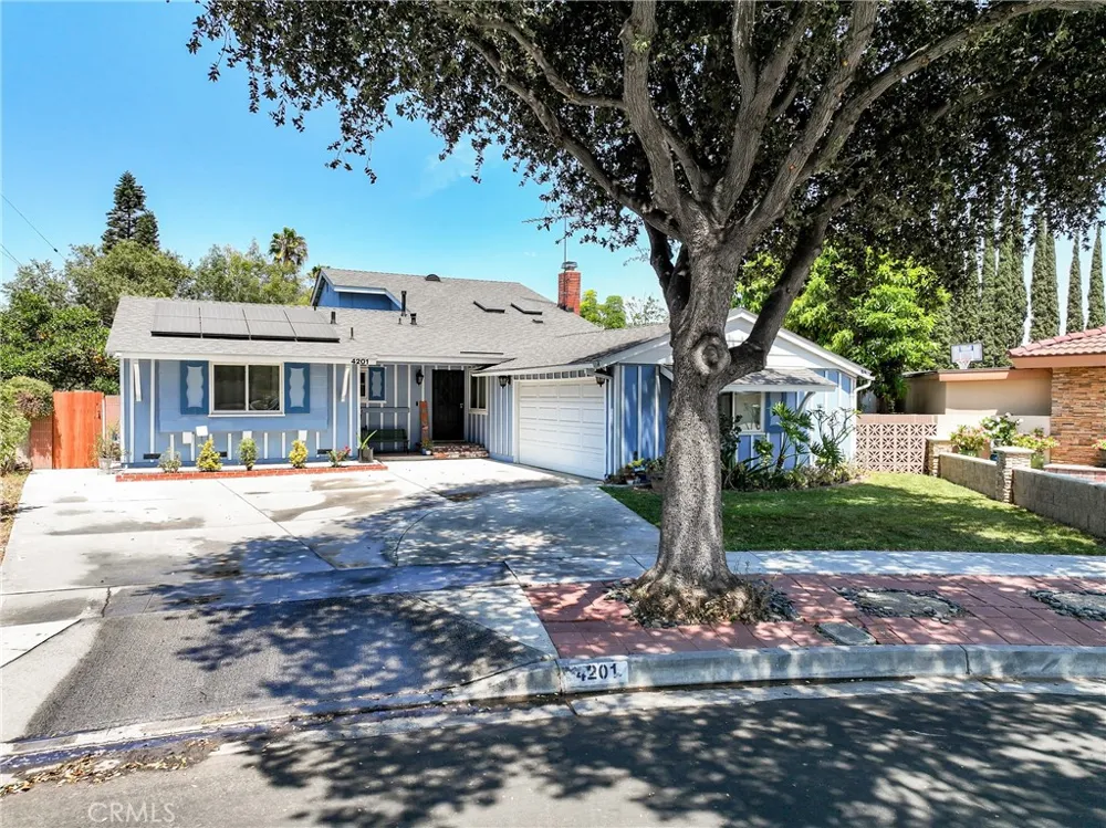 4201 W Oak Fullerton, CA 92833