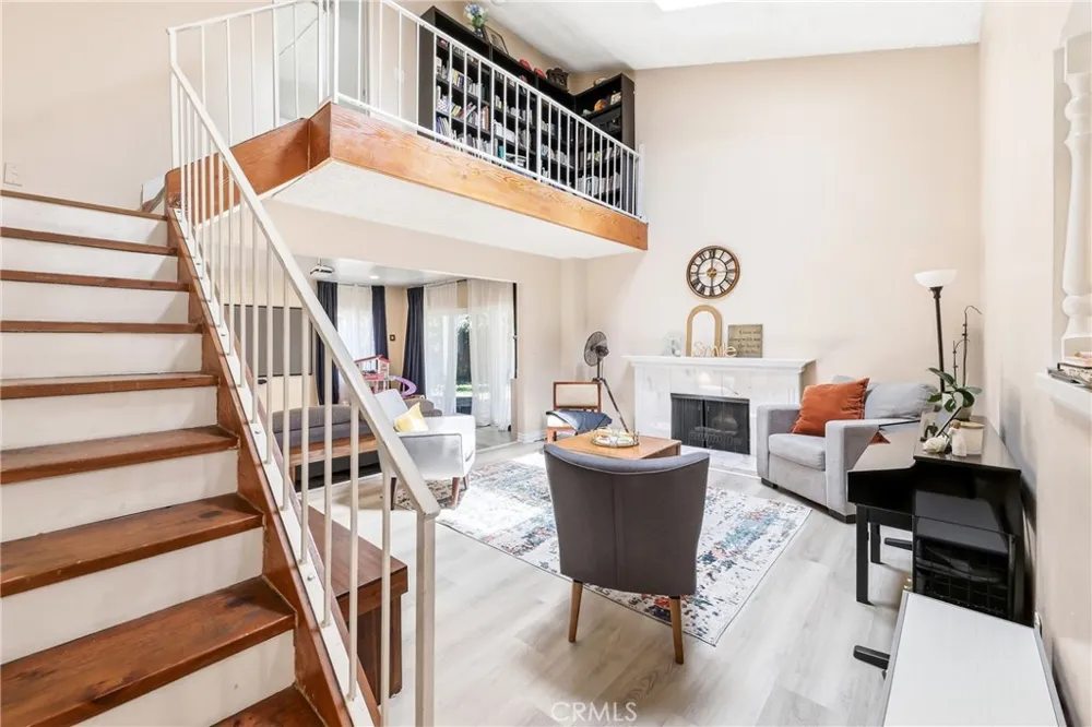 4201 W Oak Fullerton, CA 92833