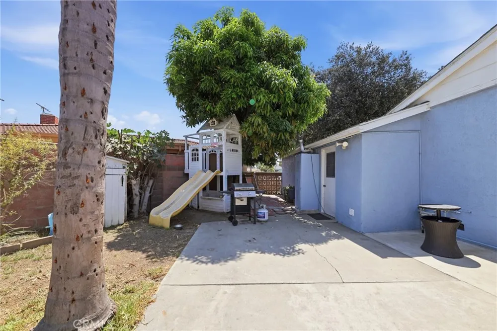 4201 W Oak Fullerton, CA 92833