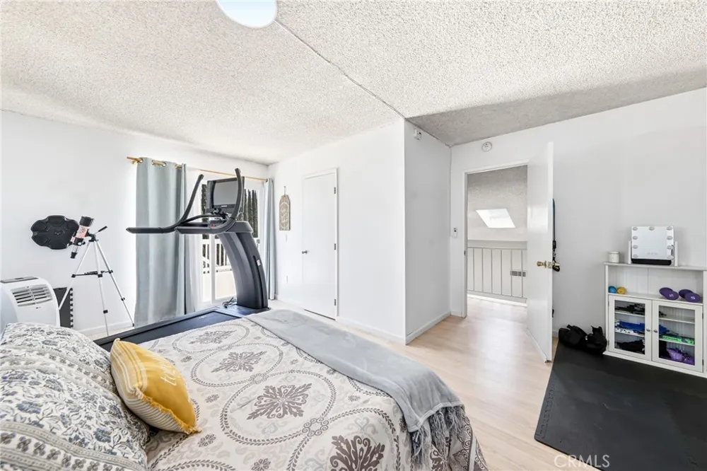 4201 W Oak Fullerton, CA 92833