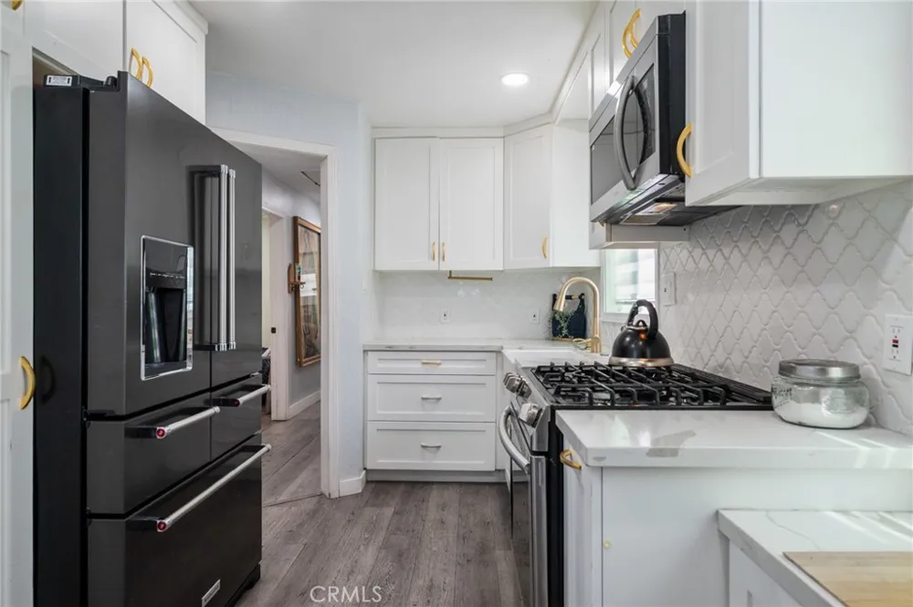 728 W Cressey Compton, CA 90222