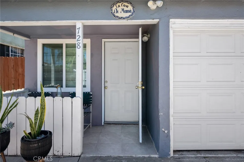 728 W Cressey Compton, CA 90222