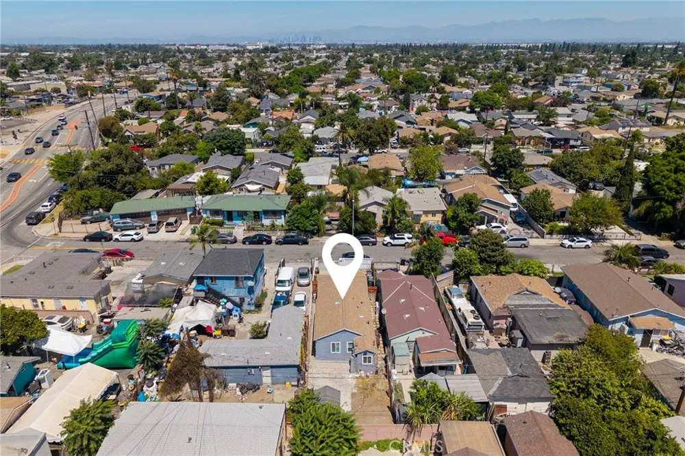 728 W Cressey Compton, CA 90222