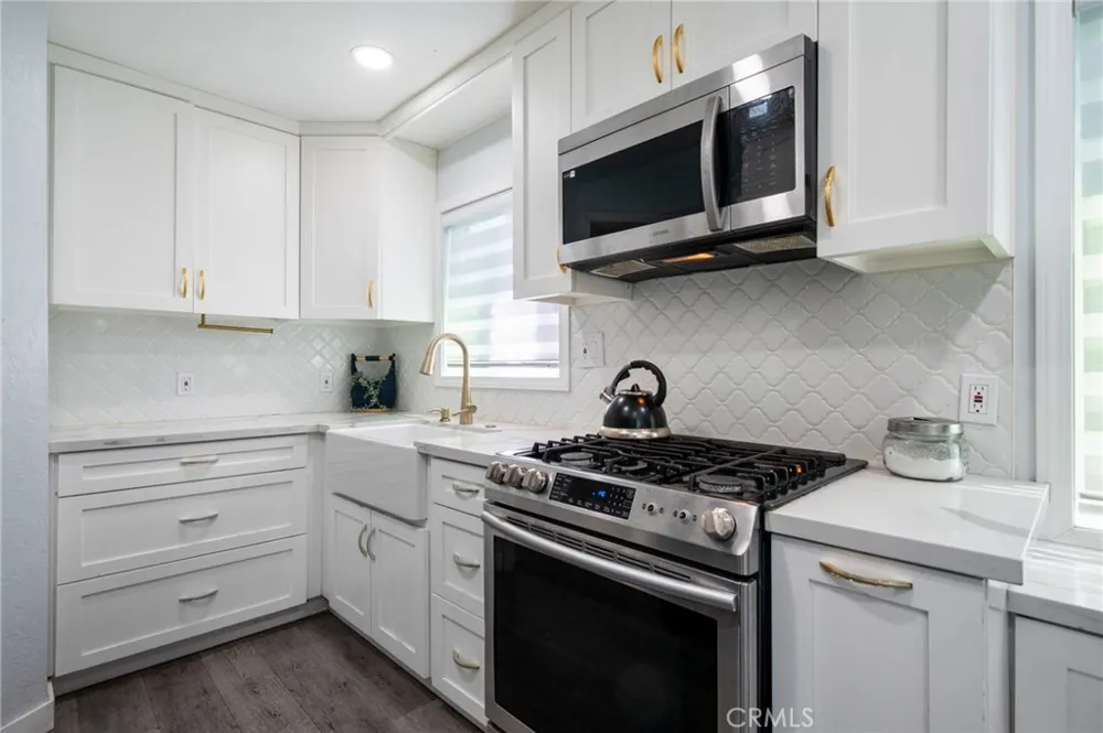 728 W Cressey Compton, CA 90222