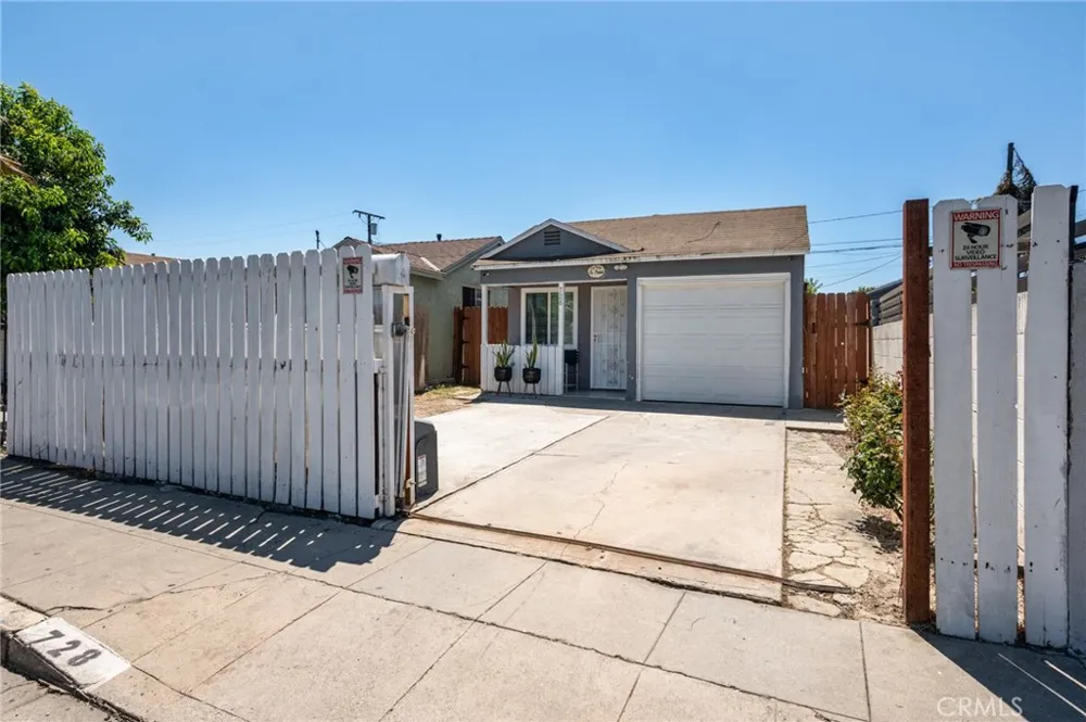 728 W Cressey Compton, CA 90222