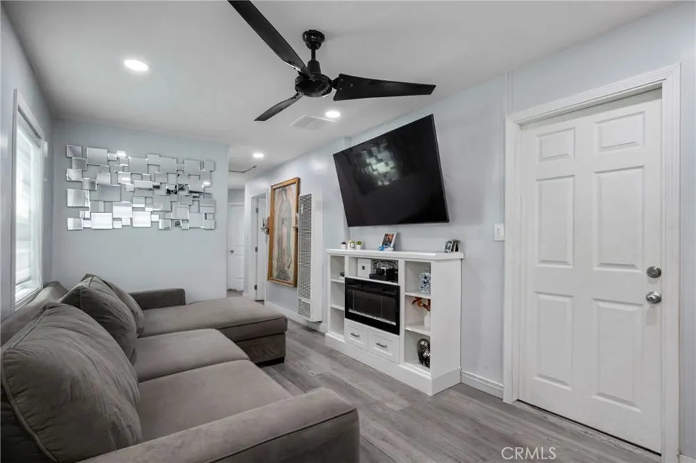 728 W Cressey Compton, CA 90222