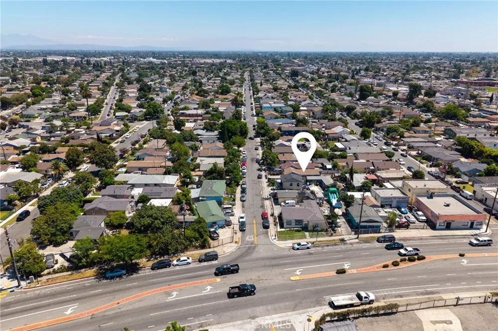 728 W Cressey Compton, CA 90222