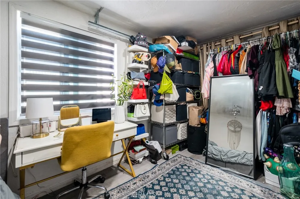 728 W Cressey Compton, CA 90222