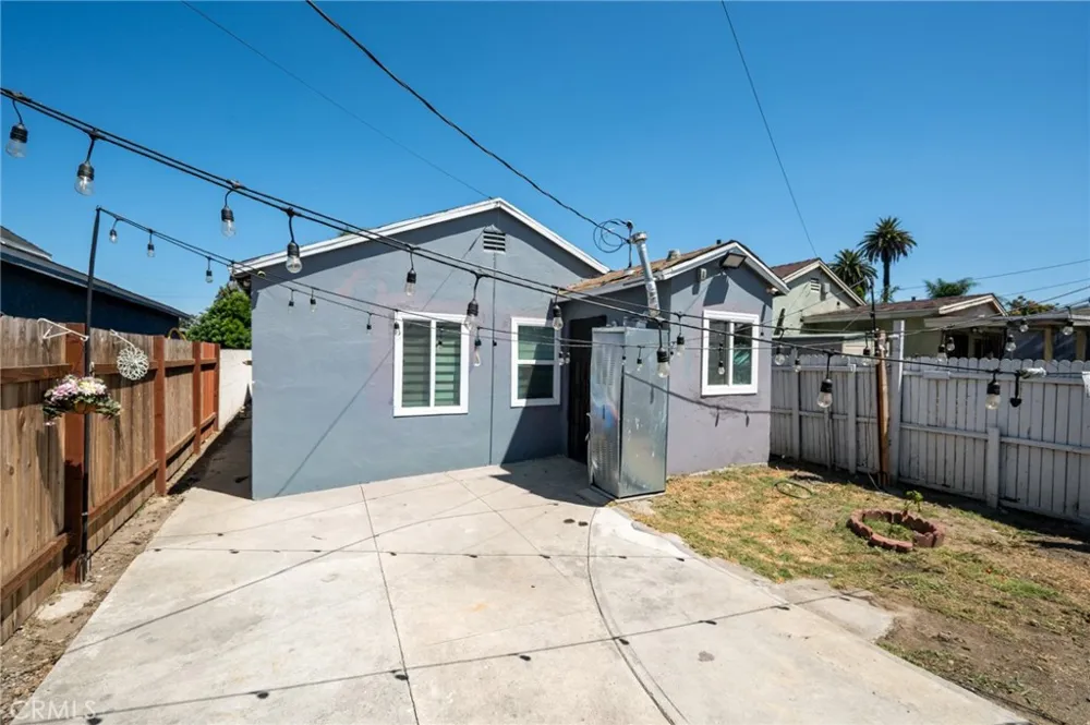 728 W Cressey Compton, CA 90222