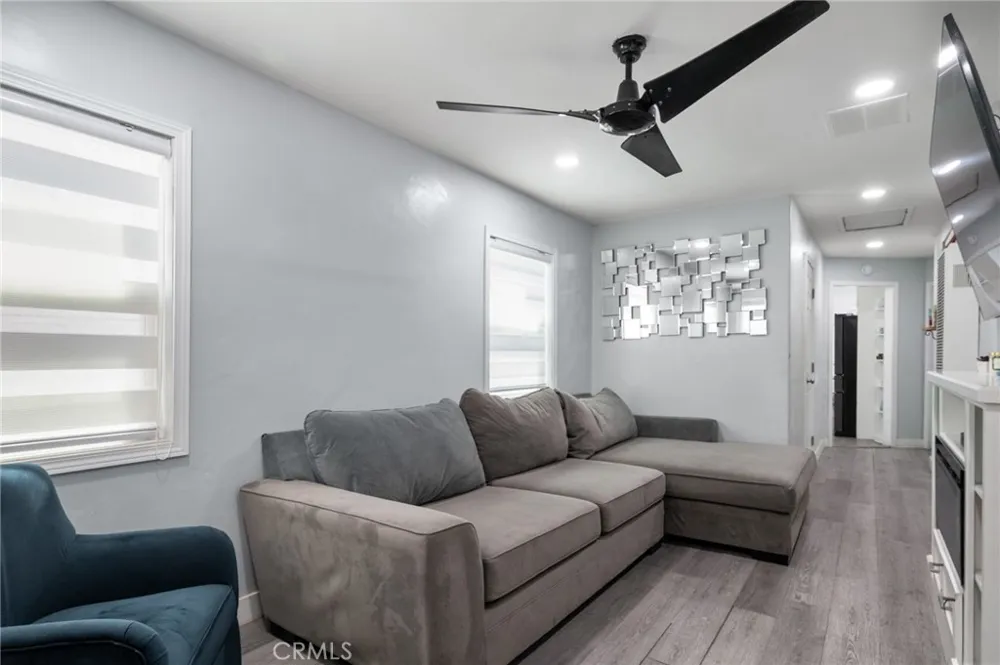 728 W Cressey Compton, CA 90222
