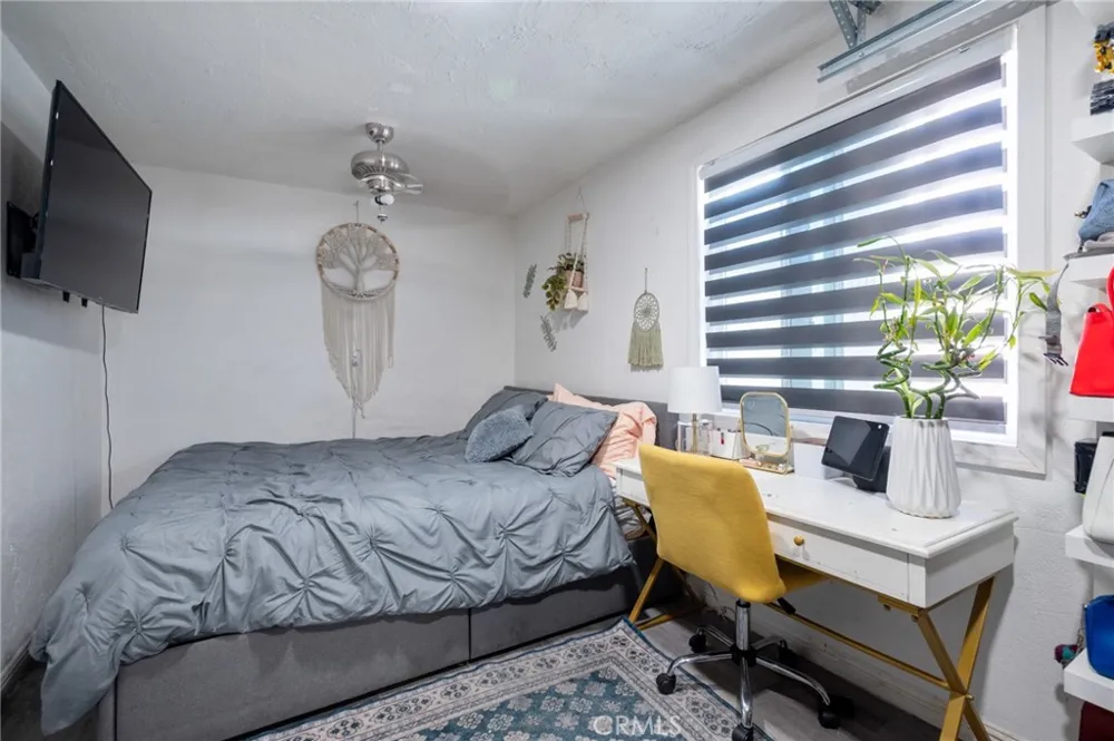 728 W Cressey Compton, CA 90222