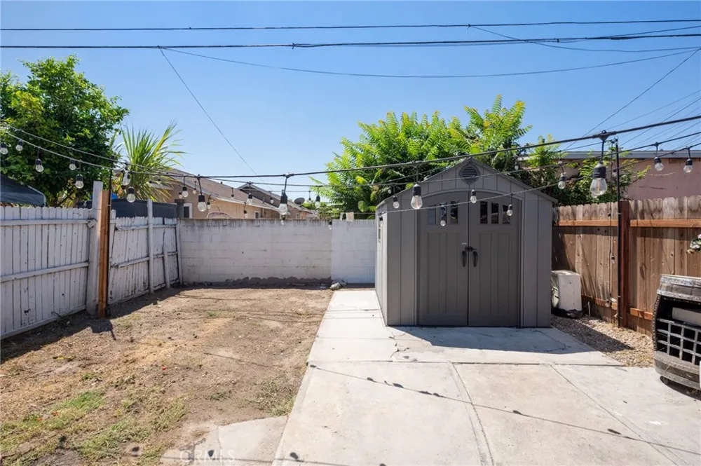 728 W Cressey Compton, CA 90222