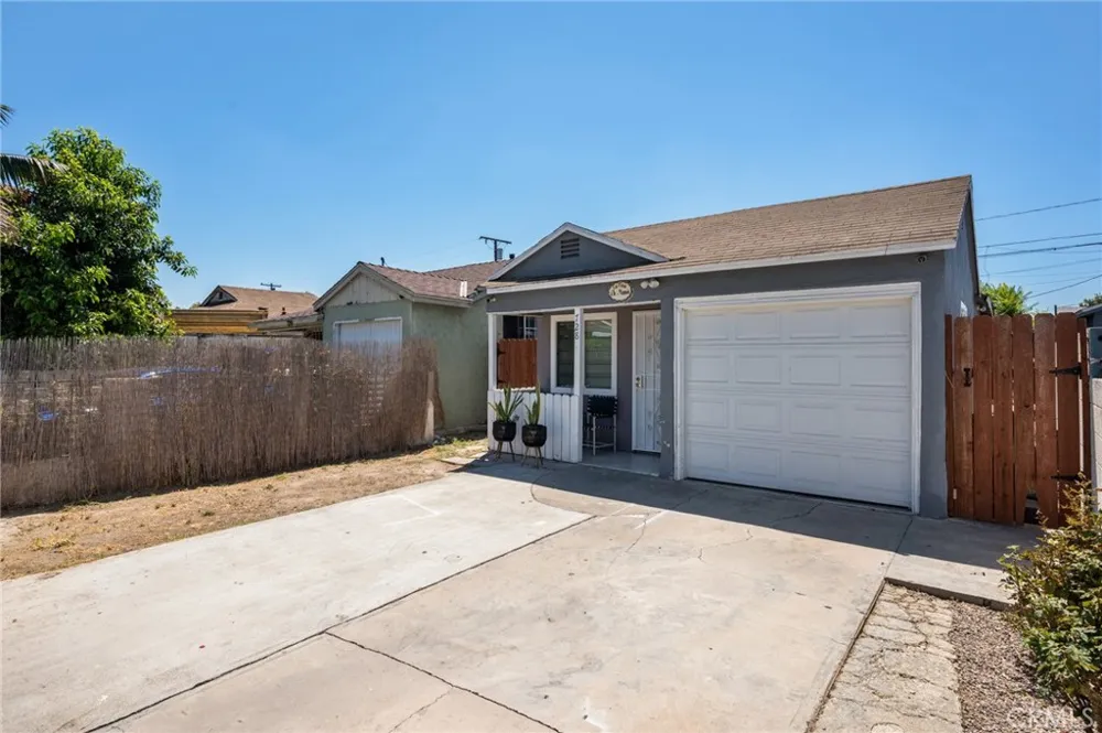 728 W Cressey Compton, CA 90222