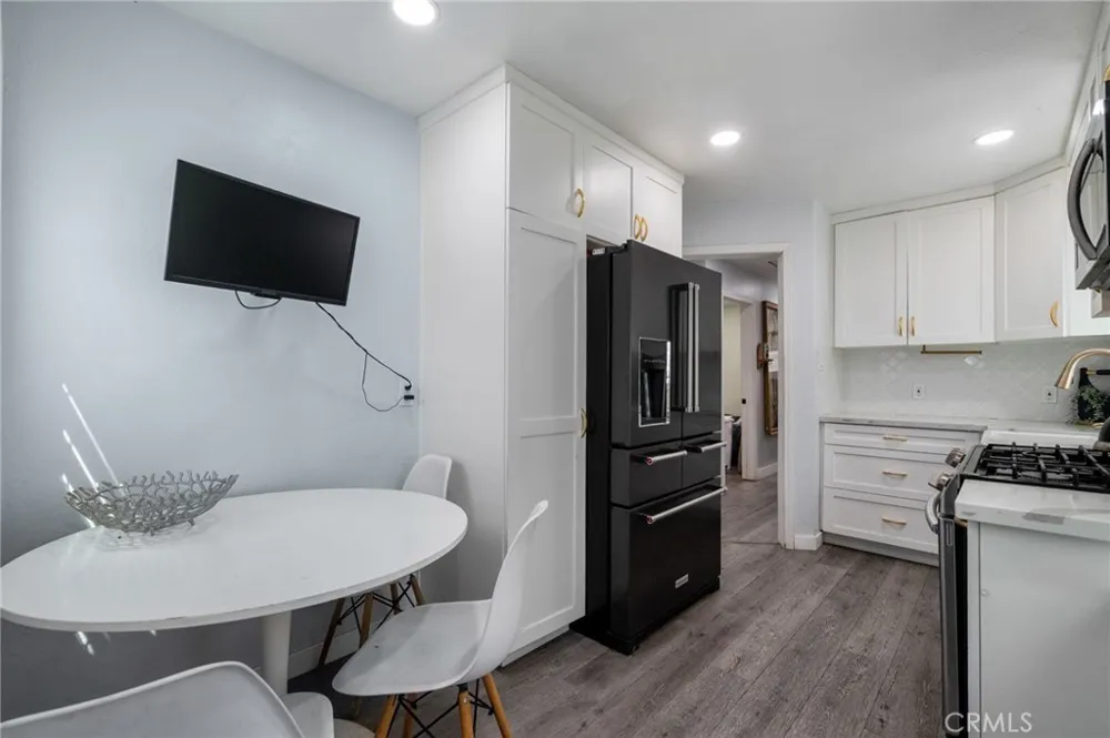 728 W Cressey Compton, CA 90222