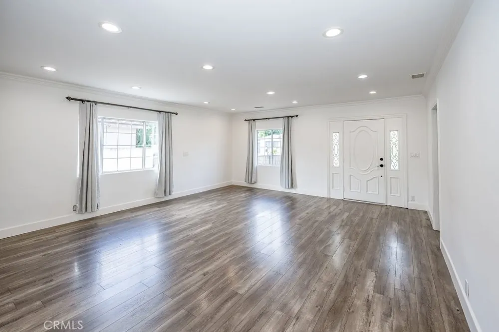 6506 Teesdale Avenue North Hollywood, CA 91606