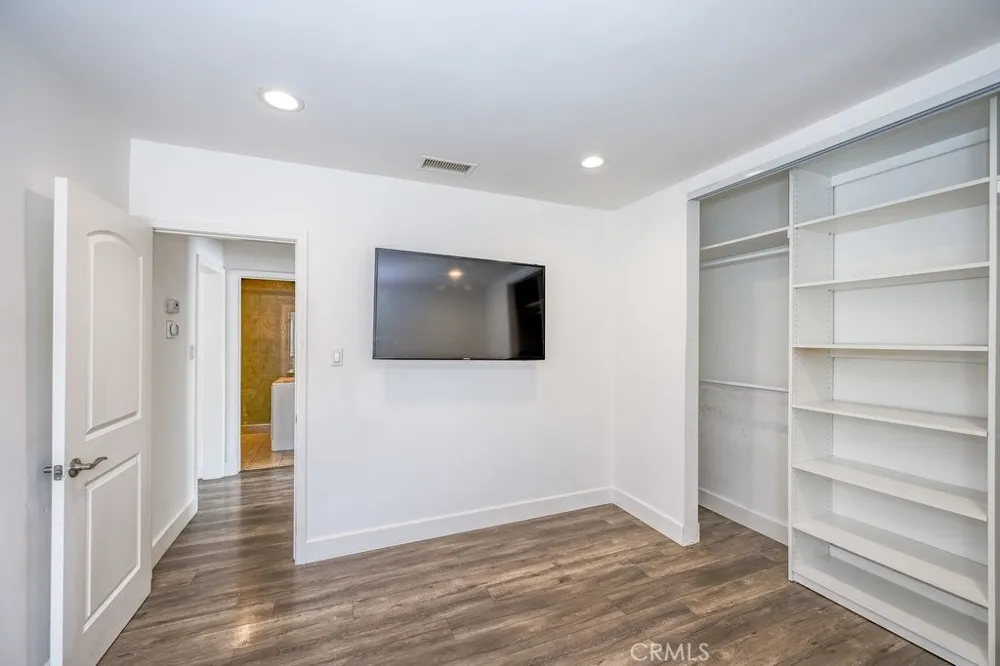 6506 Teesdale Avenue North Hollywood, CA 91606