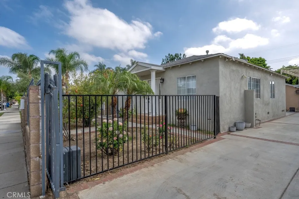 6506 Teesdale Avenue North Hollywood, CA 91606