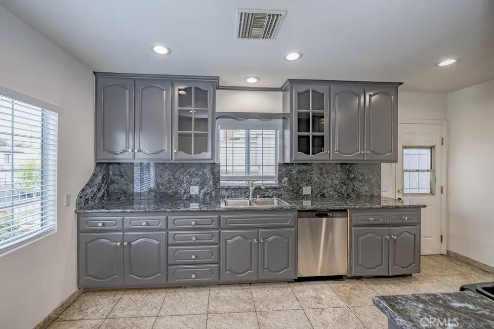 6506 Teesdale Avenue North Hollywood, CA 91606