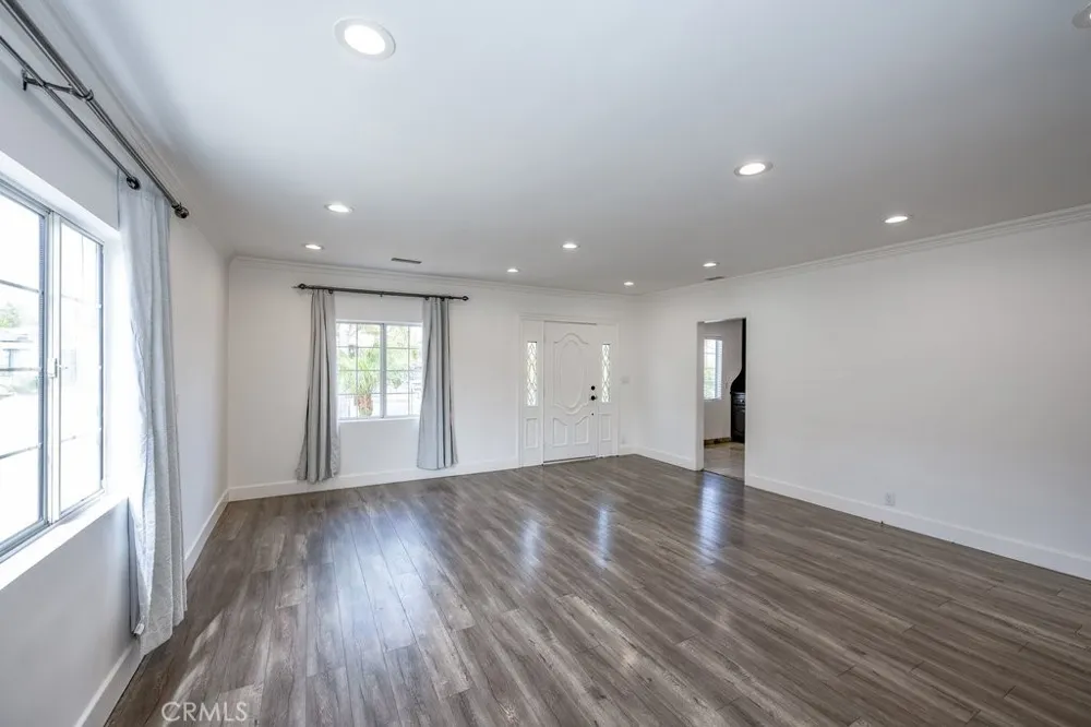 6506 Teesdale Avenue North Hollywood, CA 91606