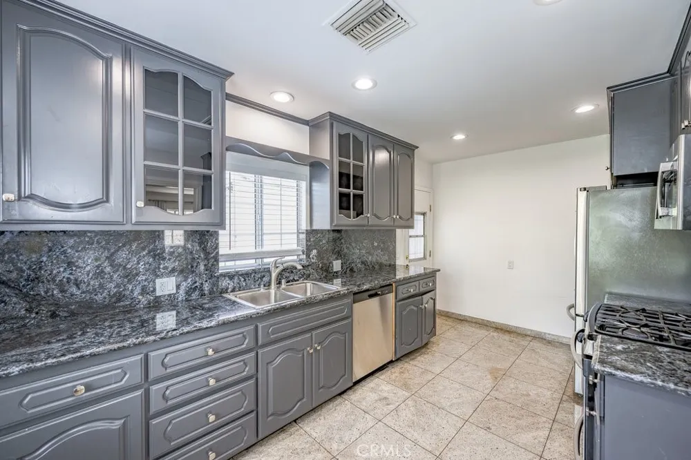 6506 Teesdale Avenue North Hollywood, CA 91606