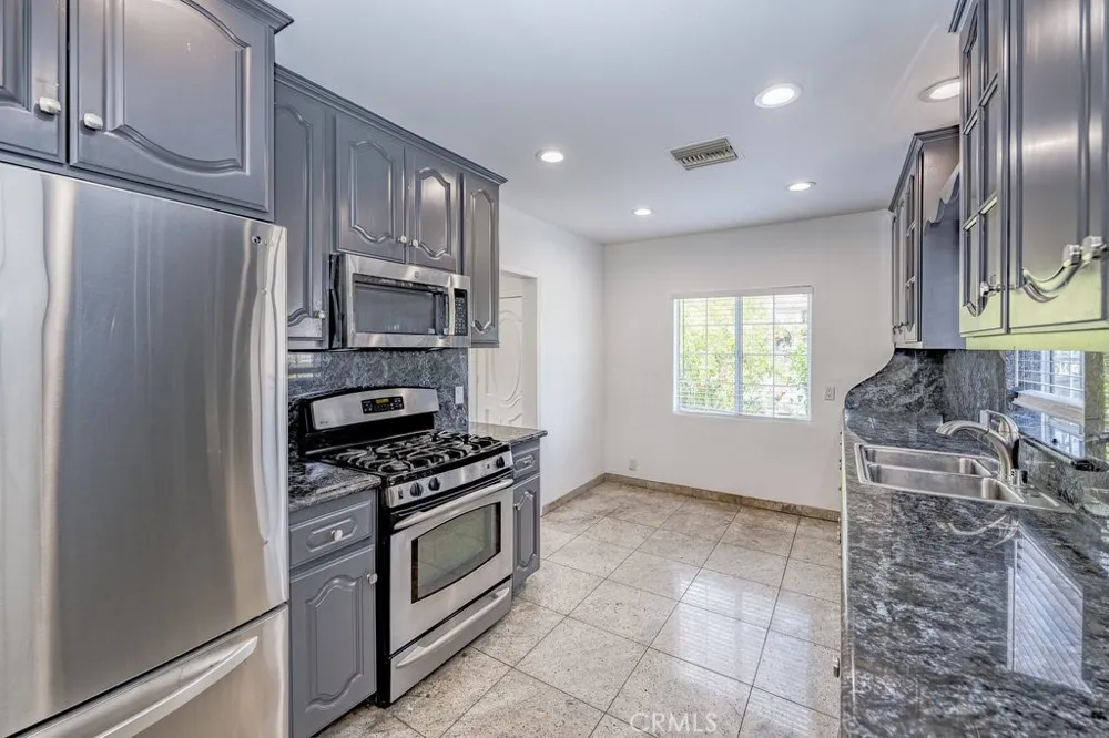 6506 Teesdale Avenue North Hollywood, CA 91606