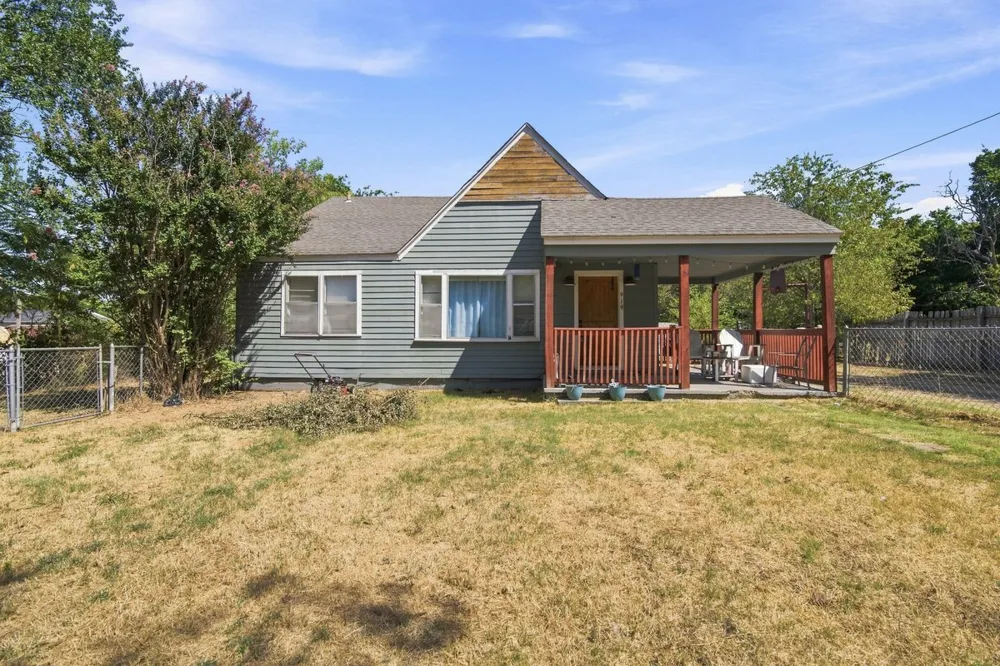 919 W North Avenue Checotah, OK 74426