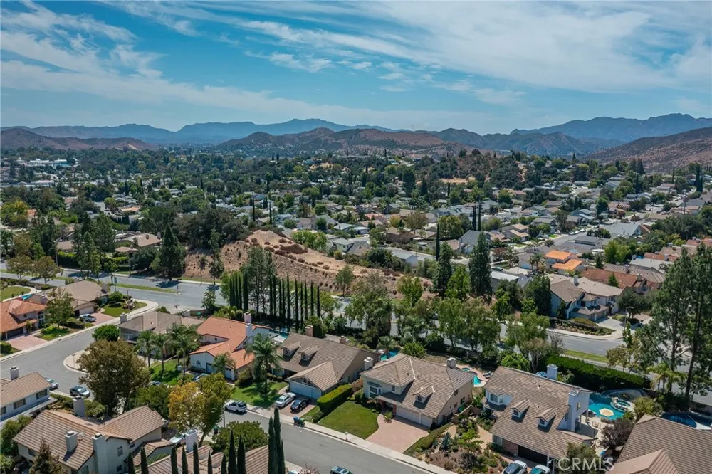 29534 Meadowmist Way Agoura Hills, CA 91301