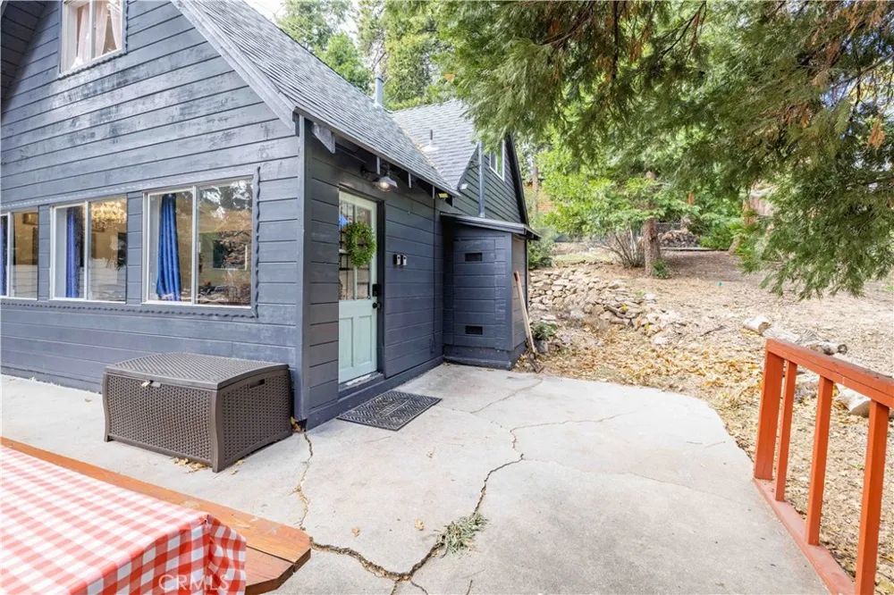 31771 Christmas Tree Lane Running Springs, CA 92382