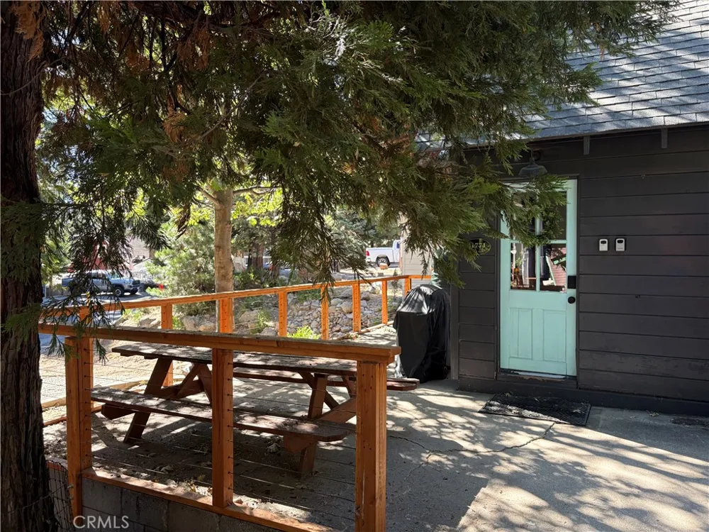 31771 Christmas Tree Lane Running Springs, CA 92382