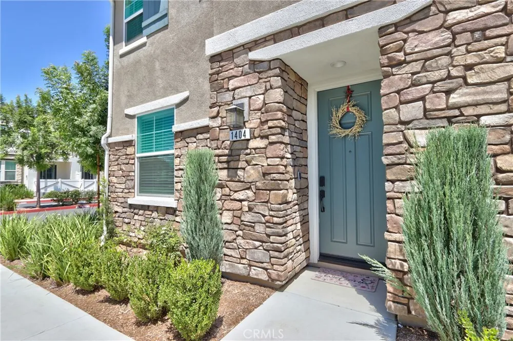 41987 Isadora #1404 Murrieta, CA 92562