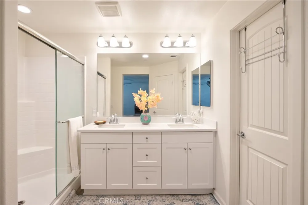41987 Isadora #1404 Murrieta, CA 92562