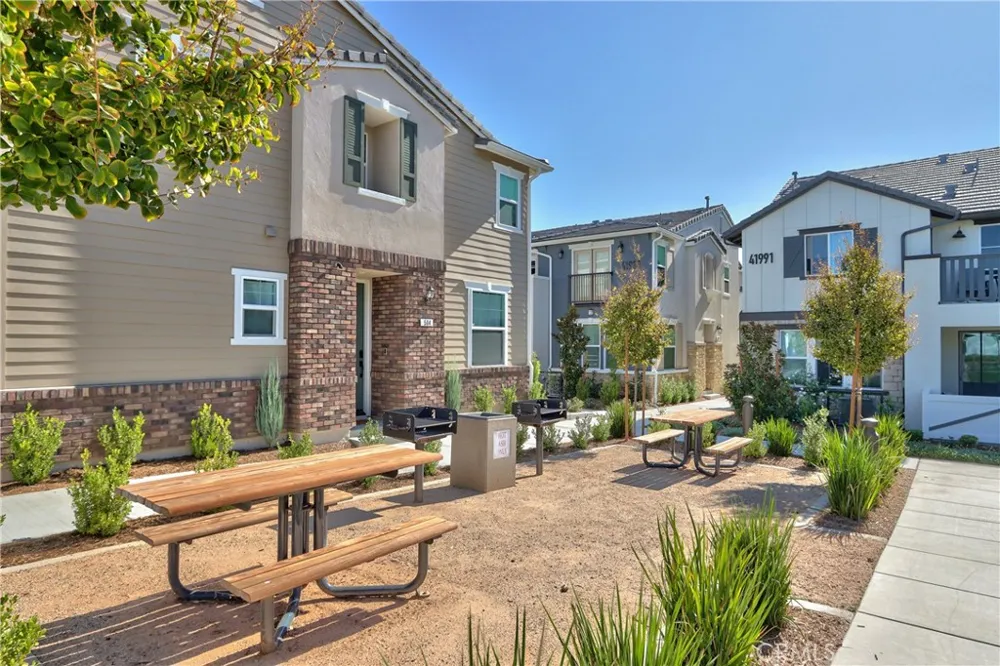 41987 Isadora #1404 Murrieta, CA 92562