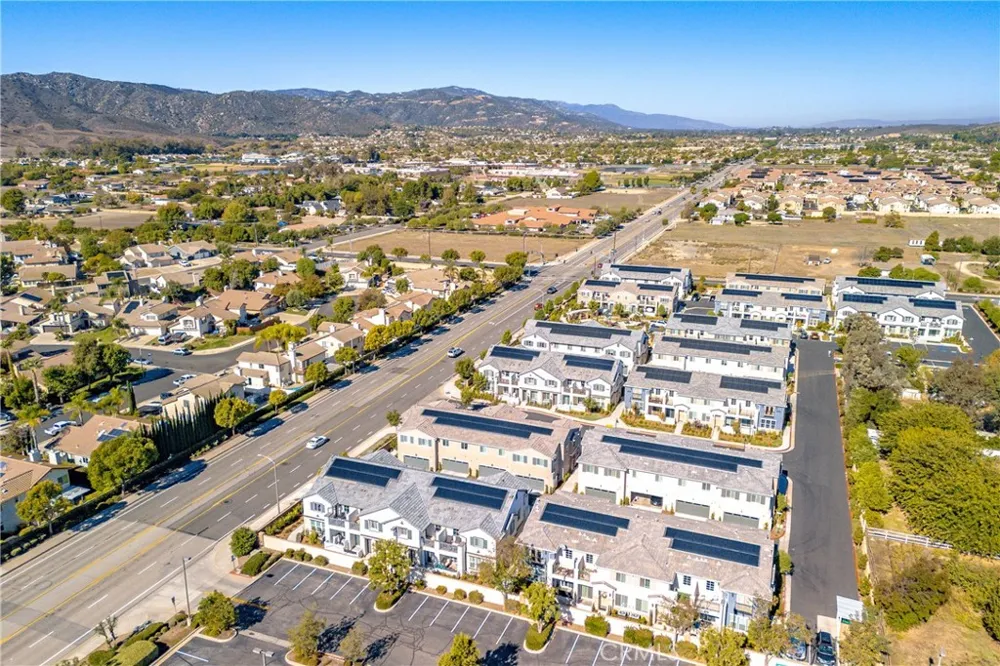 41987 Isadora #1404 Murrieta, CA 92562