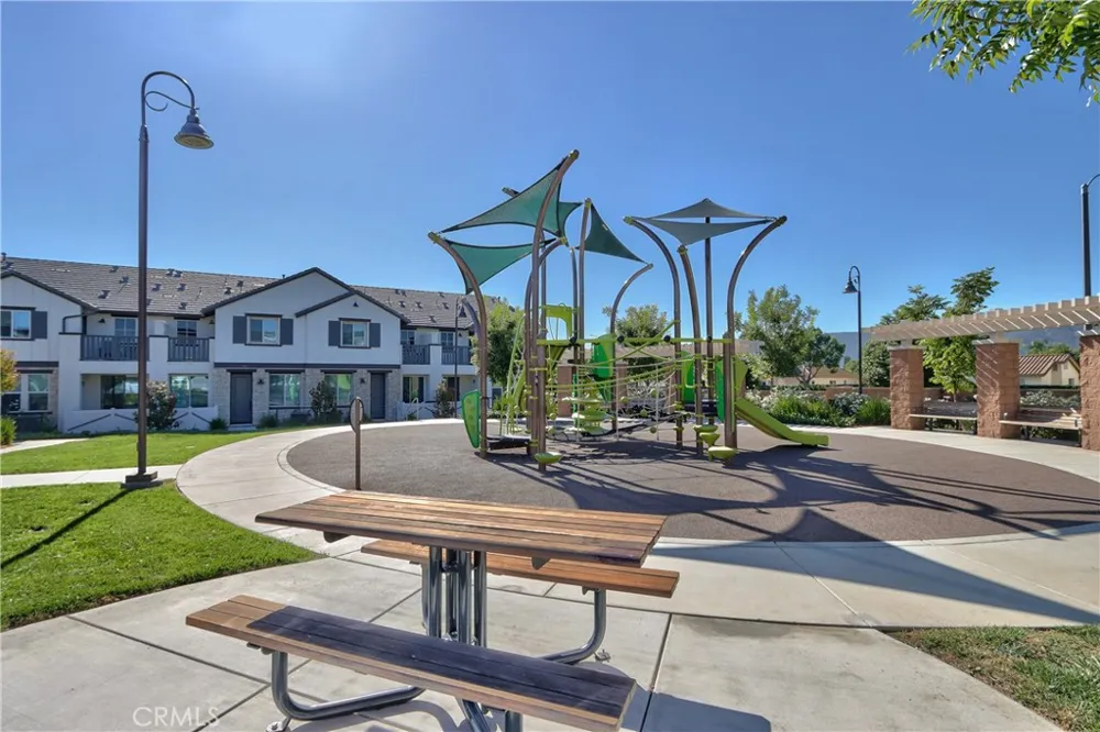 41987 Isadora #1404 Murrieta, CA 92562