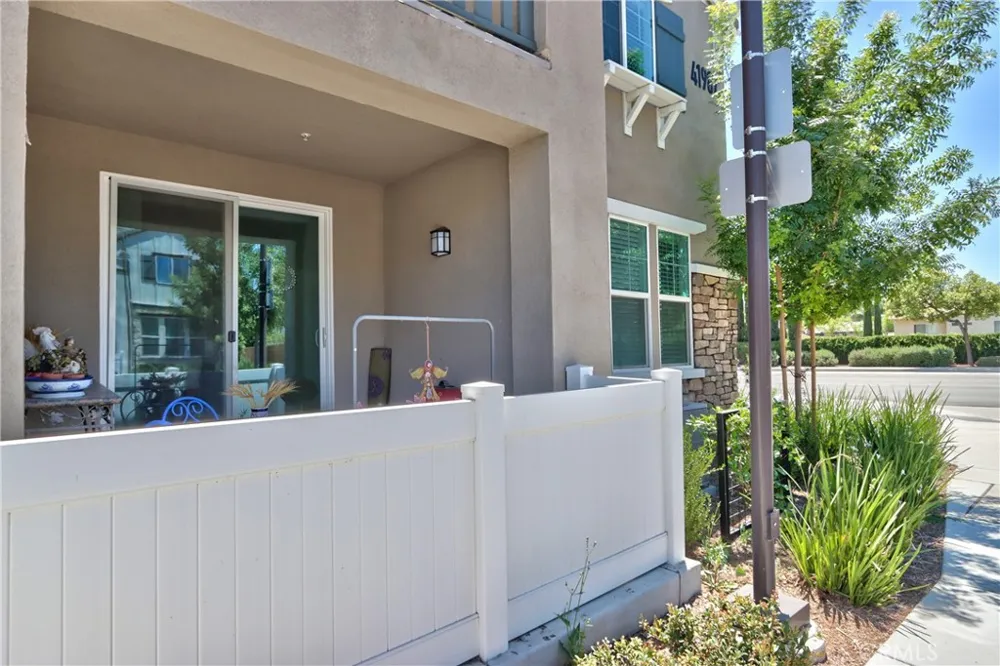 41987 Isadora #1404 Murrieta, CA 92562