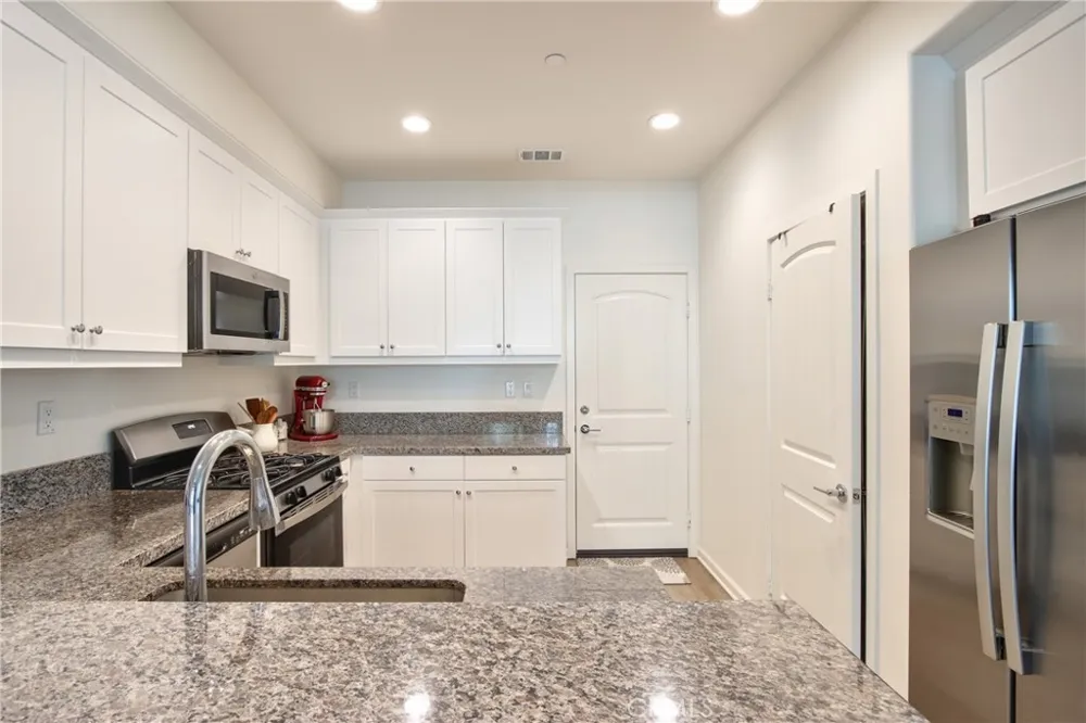 41987 Isadora #1404 Murrieta, CA 92562