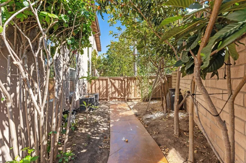 12204 Briar Knoll Way San Diego, CA 92128