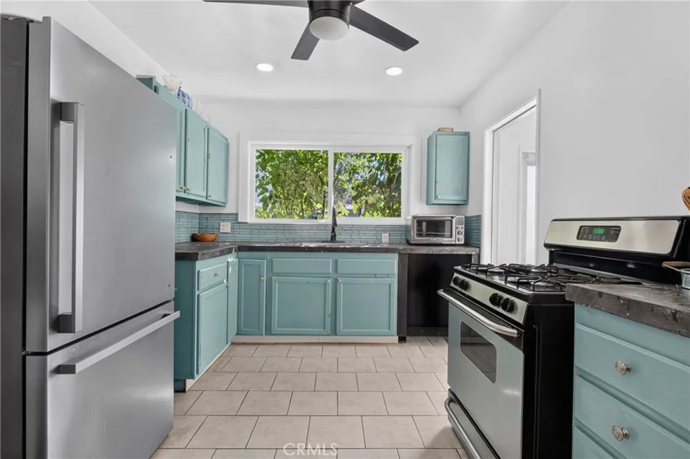 8210 White Oak Avenue Northridge, CA 91325