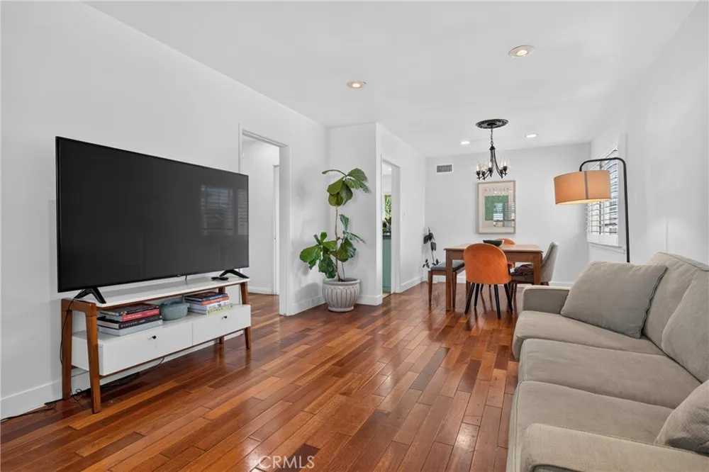 8210 White Oak Avenue Northridge, CA 91325