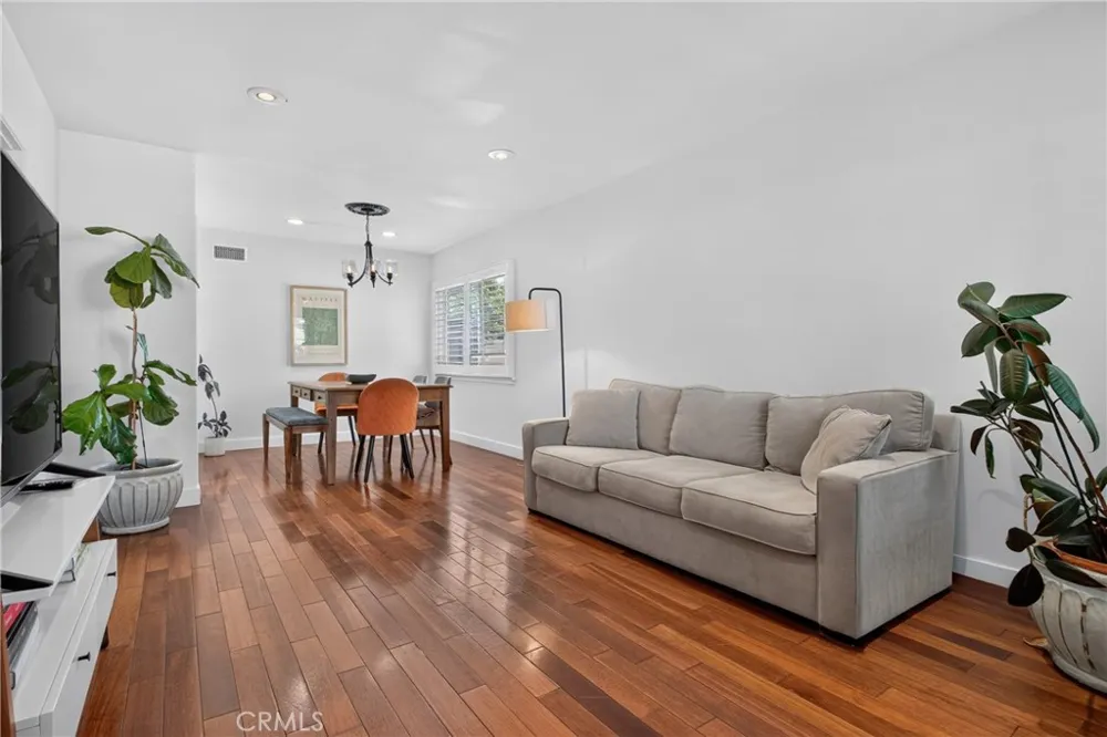 8210 White Oak Avenue Northridge, CA 91325