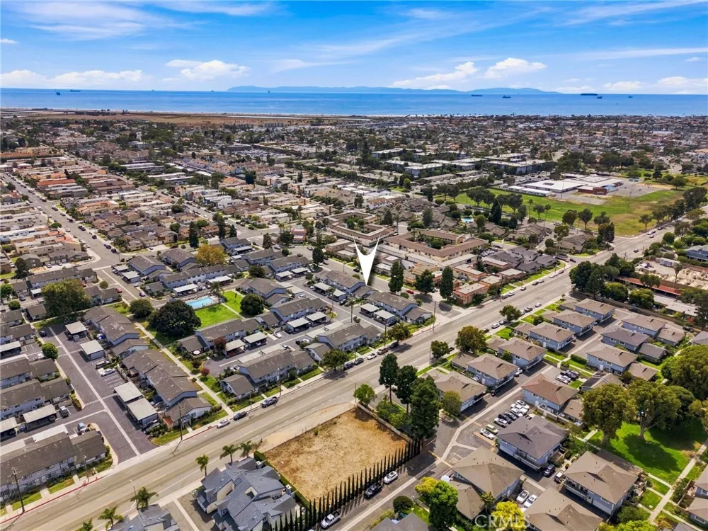 16516 Le Grande Lane Huntington Beach, CA 92649