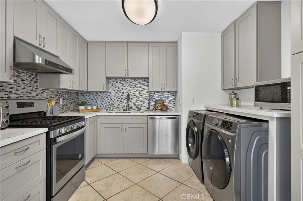 16516 Le Grande Lane Huntington Beach, CA 92649