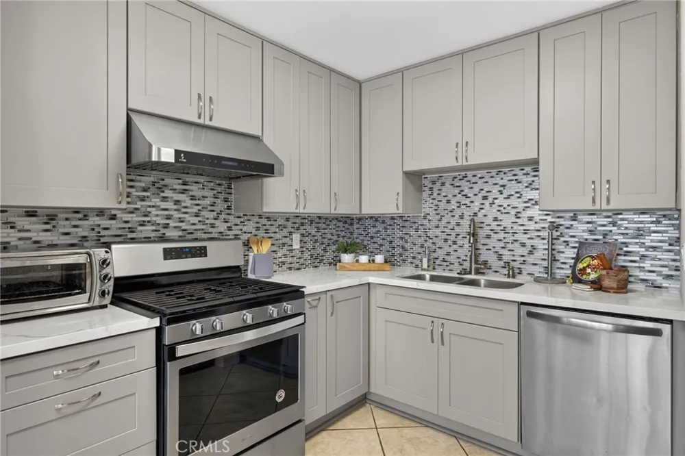 16516 Le Grande Lane Huntington Beach, CA 92649