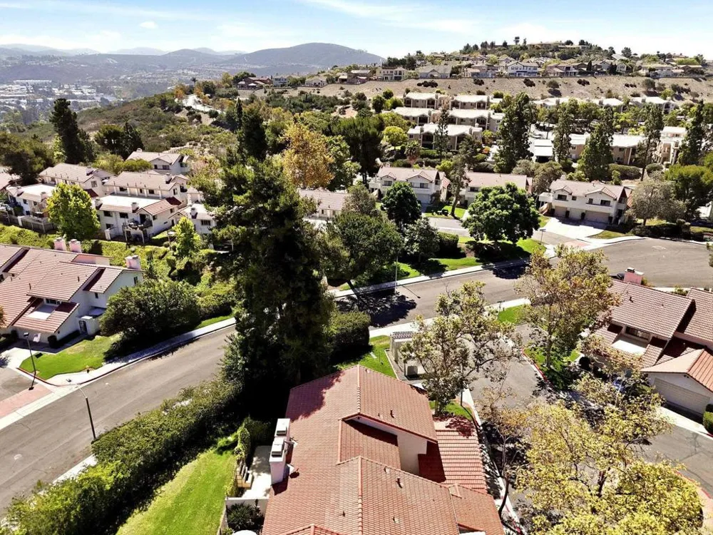 3038 Via Estrada Carlsbad, CA 92009