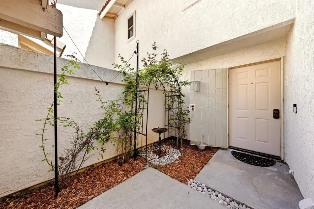 3038 Via Estrada Carlsbad, CA 92009